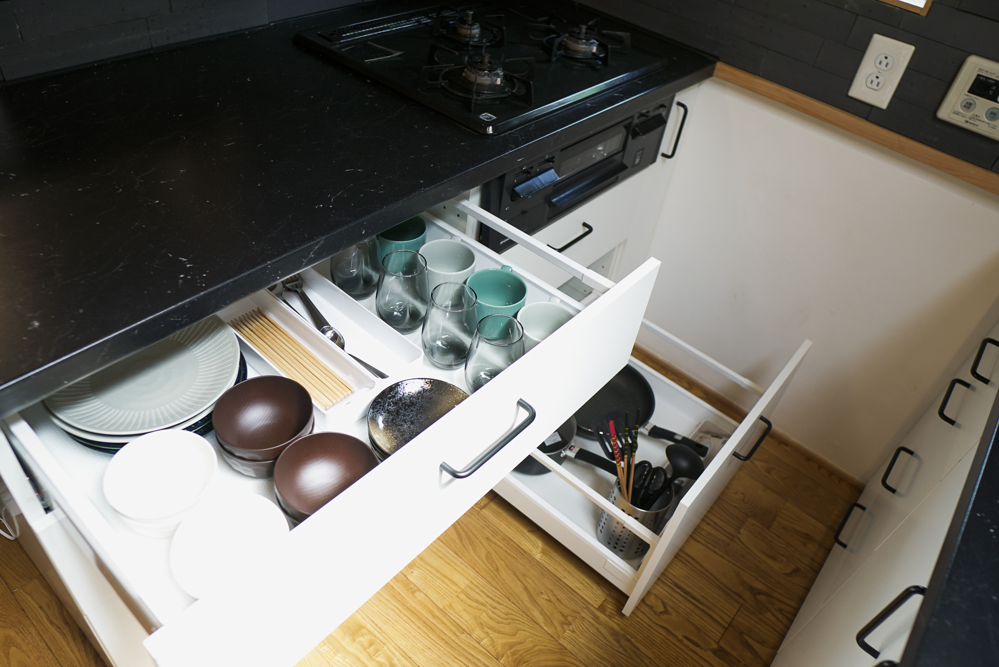 HAKURA 食器・調理器具の収納